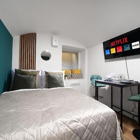 Secret Budget Studio Oasis Praga Exterior foto